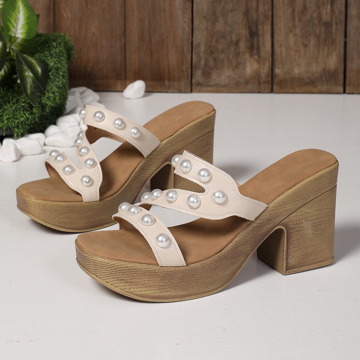 Thick-soled Height-enhancing Fashionable Pearl Beach Slippers