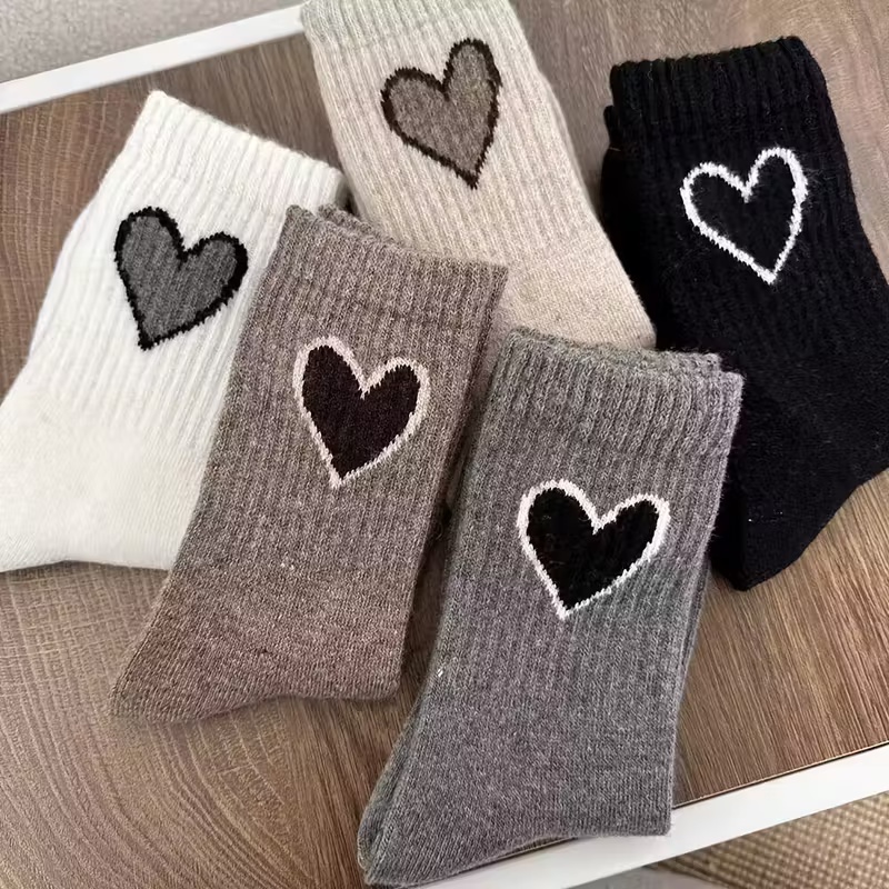 5 Pairs of Trendy Japanese Style Melad Colorway Heart Mid-Calf Sock