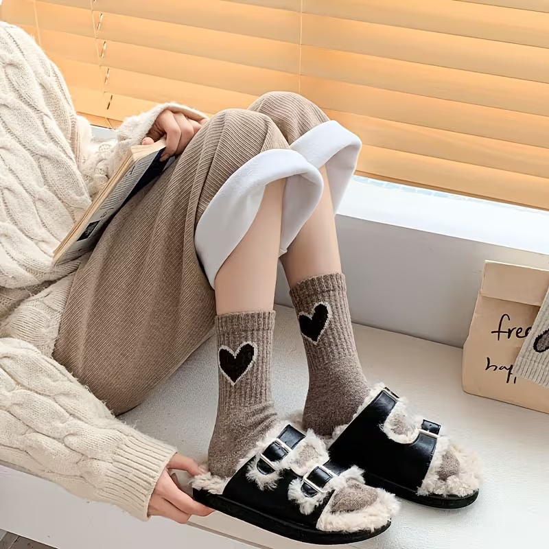 5 Pairs of Trendy Japanese Style Melad Colorway Heart Mid-Calf Sock