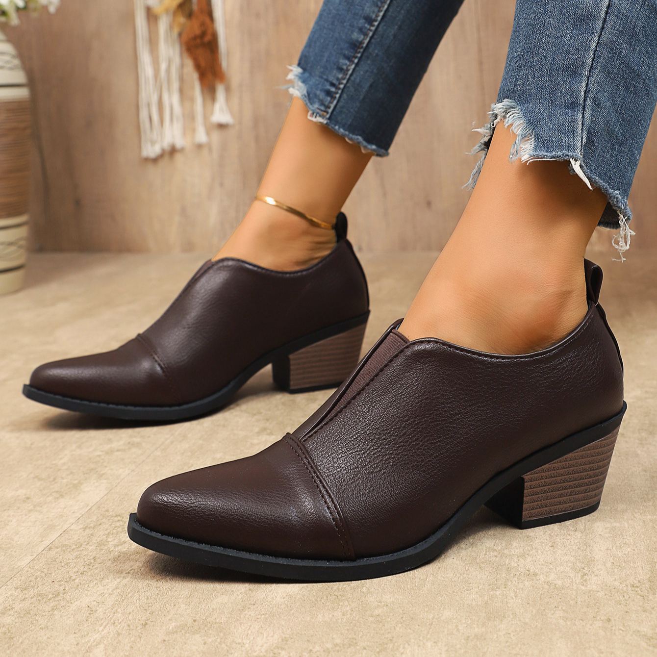 British Style Pointed Toe Chunky Heel Chelsea Leather Shoes