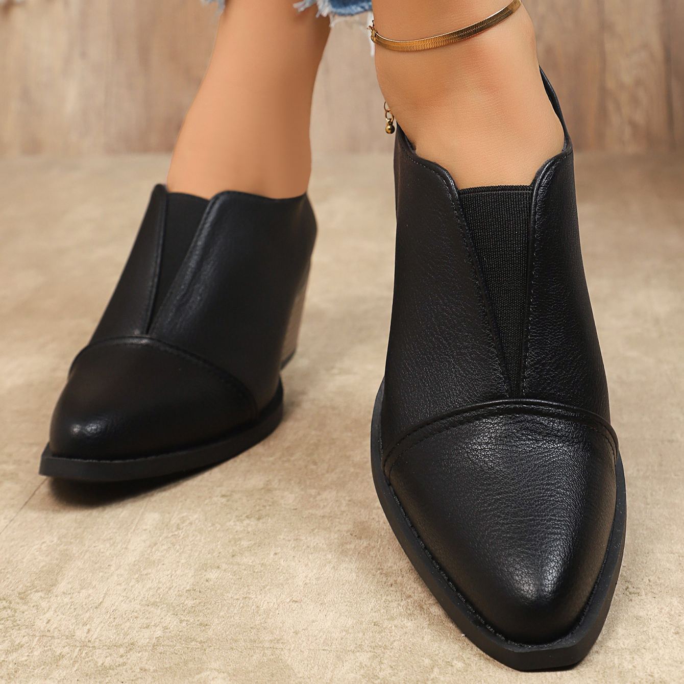 British Style Pointed Toe Chunky Heel Chelsea Leather Shoes