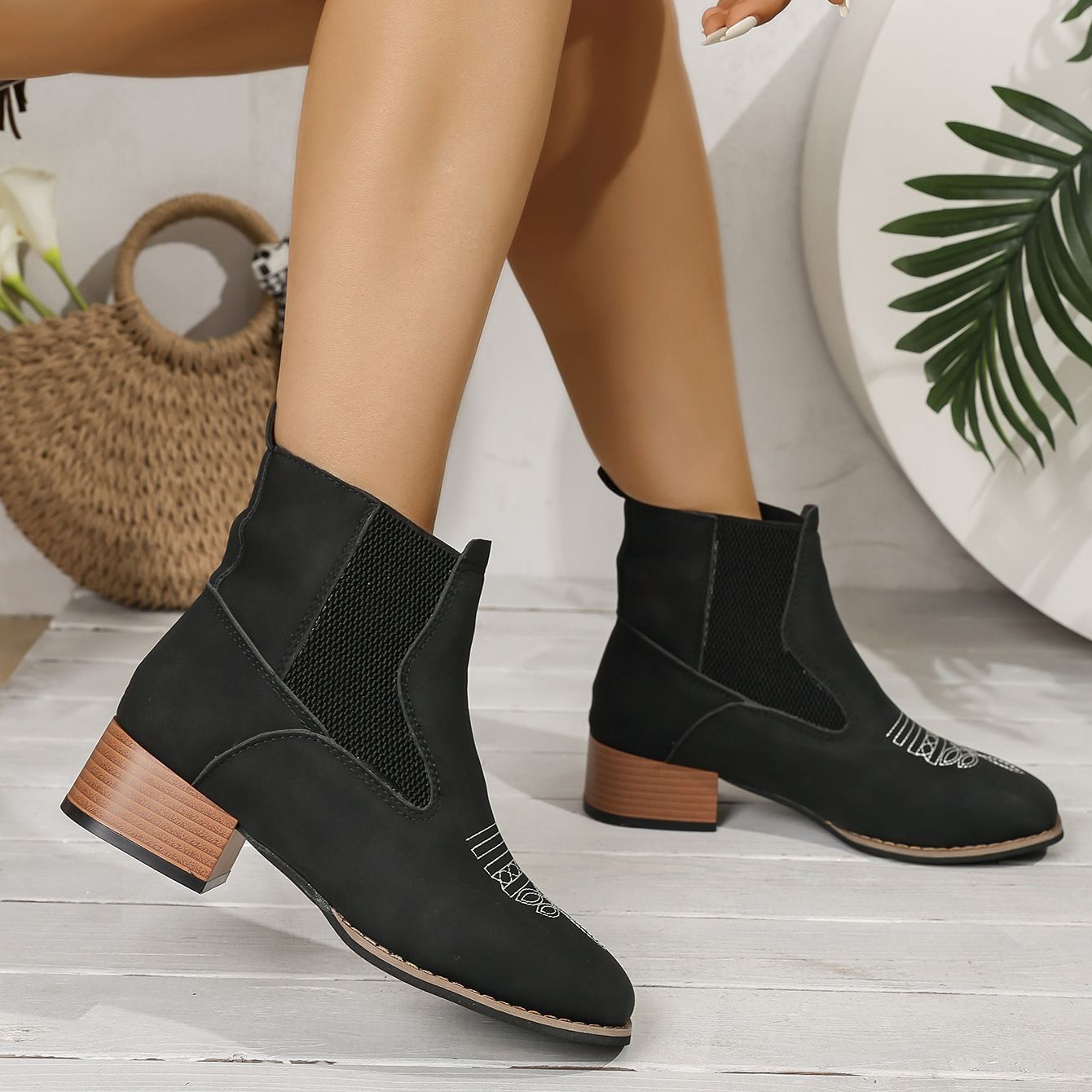 Embroidered Chunky-heeled Elastic-cuffed Mid-heeled Martin Boots