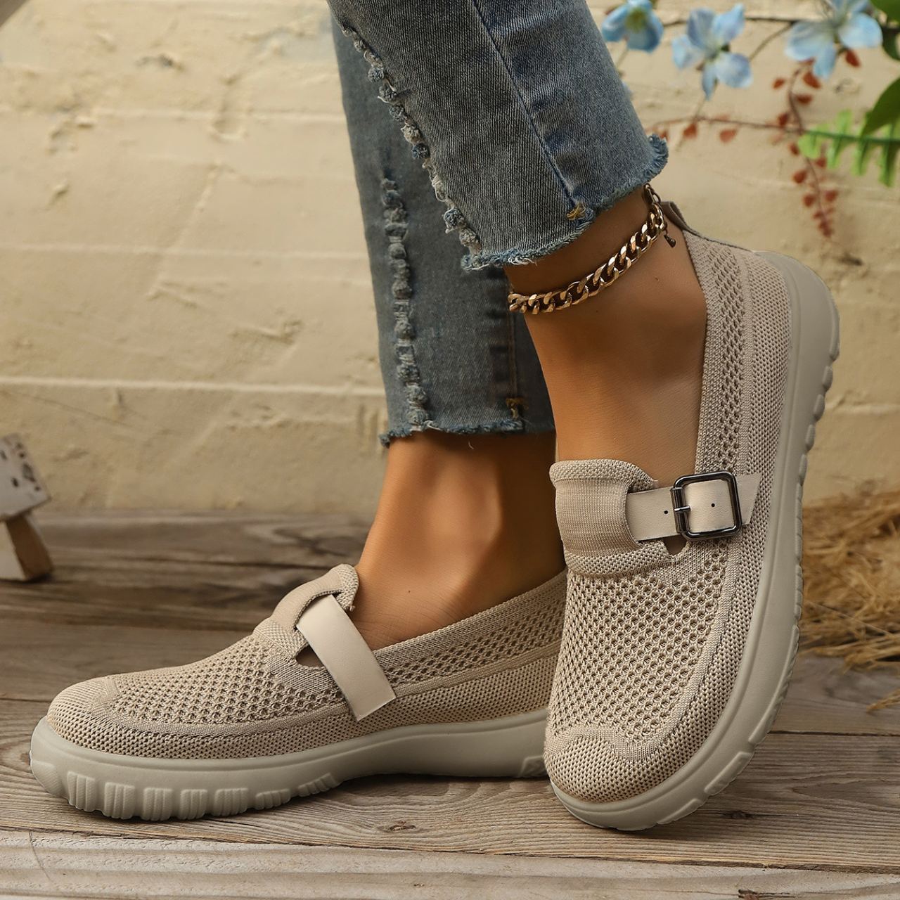 Women's Breathable Fabric Upper & Soft PU Sole Slip-On Shoes