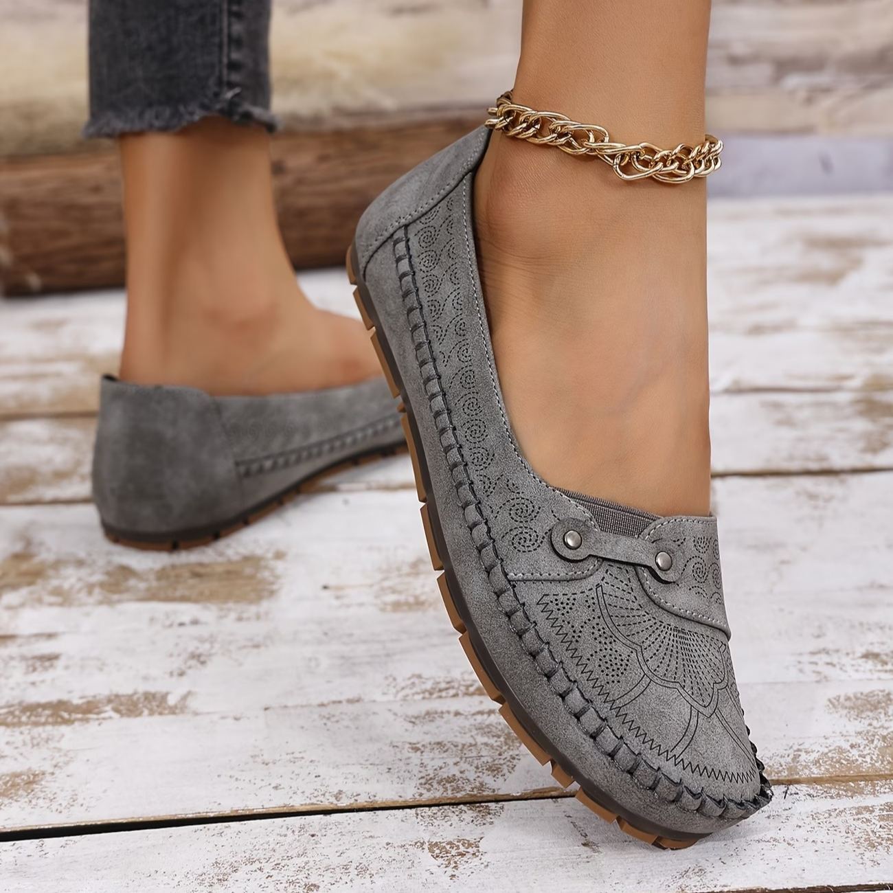 Women's Large Size Retro Lightweight Metal Buckle Decorative Comfortable Soft Loafers