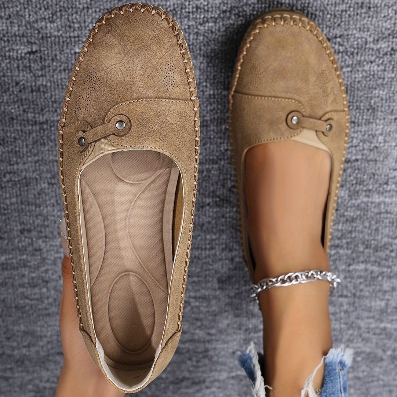 Women's Large Size Retro Lightweight Metal Buckle Decorative Comfortable Soft Loafers