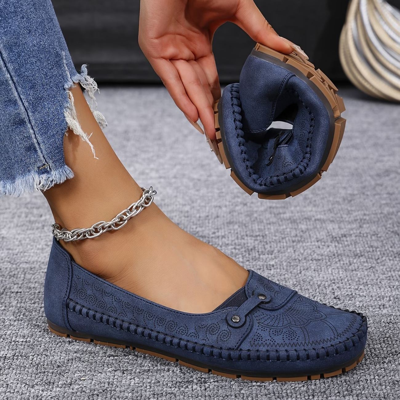 Women's Large Size Retro Lightweight Metal Buckle Decorative Comfortable Soft Loafers