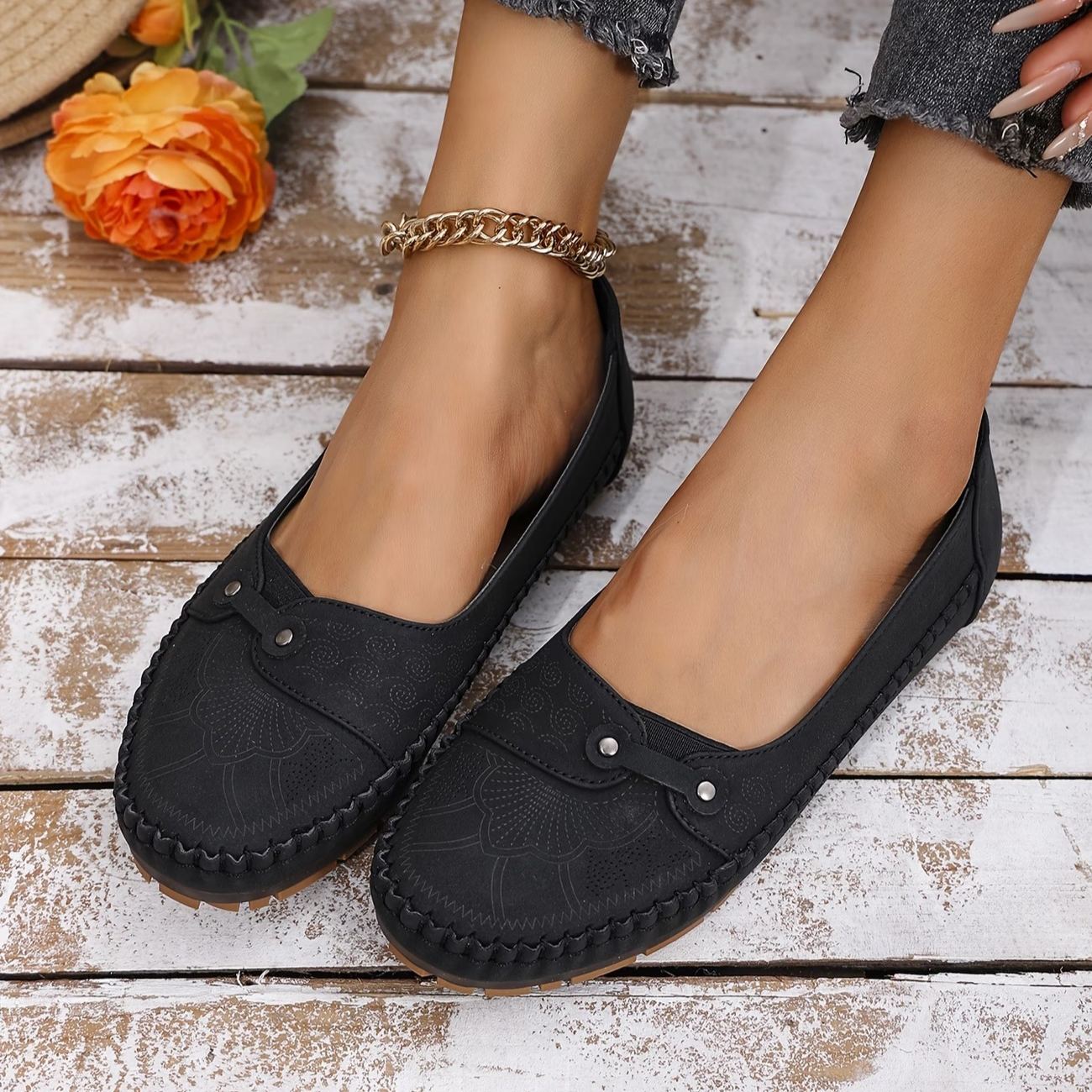 Women's Large Size Retro Lightweight Metal Buckle Decorative Comfortable Soft Loafers
