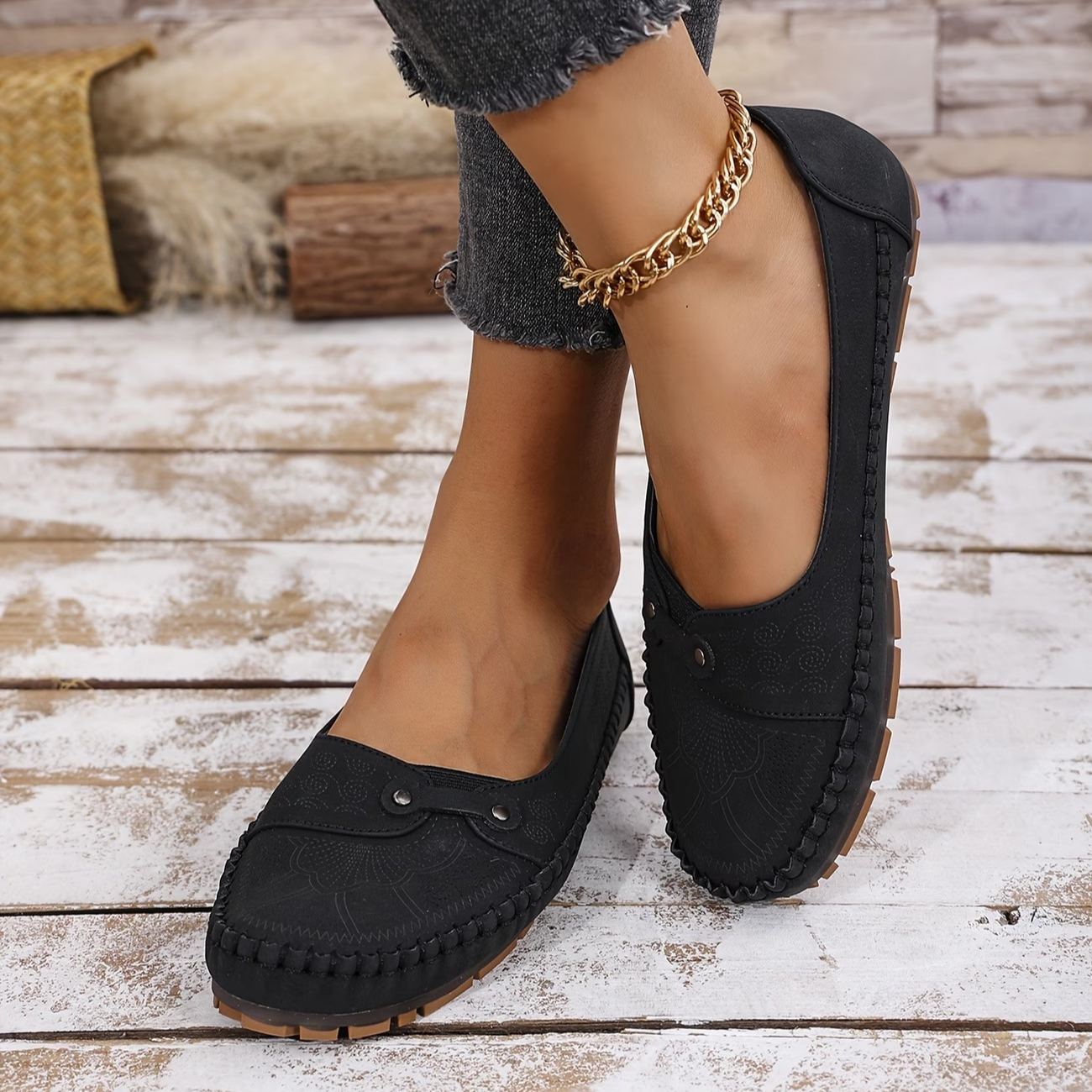 Women's Large Size Retro Lightweight Metal Buckle Decorative Comfortable Soft Loafers