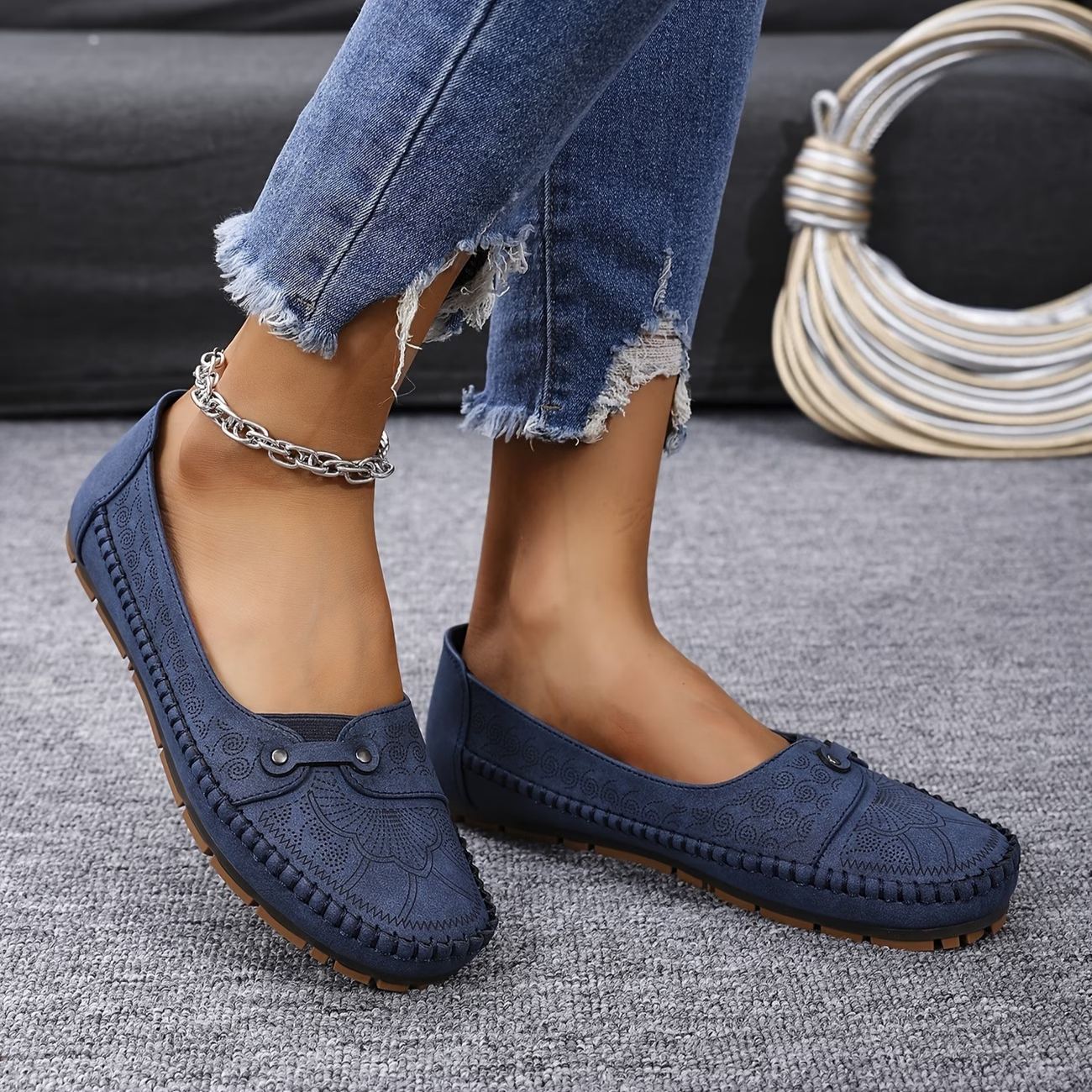 Women's Large Size Retro Lightweight Metal Buckle Decorative Comfortable Soft Loafers