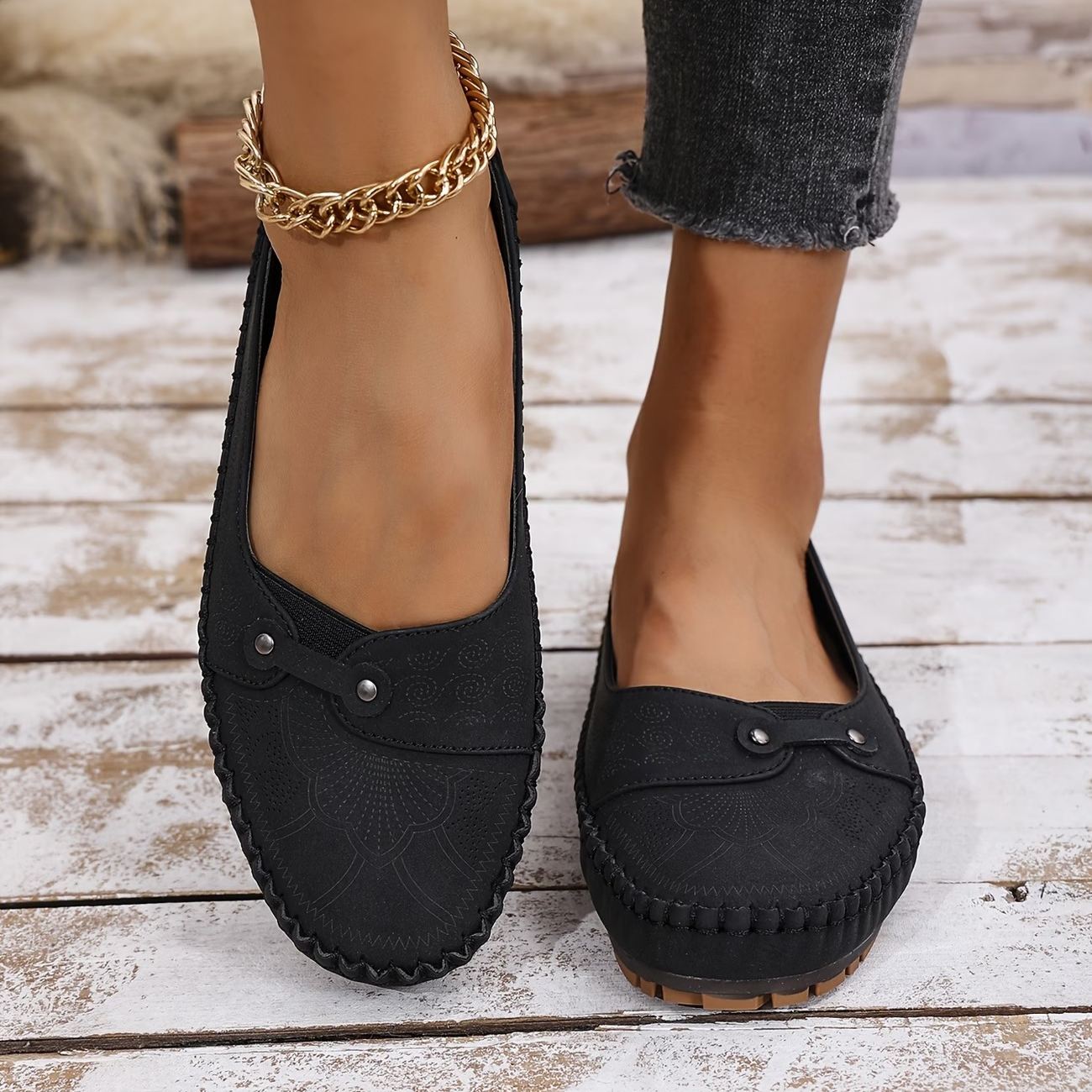 Women's Large Size Retro Lightweight Metal Buckle Decorative Comfortable Soft Loafers