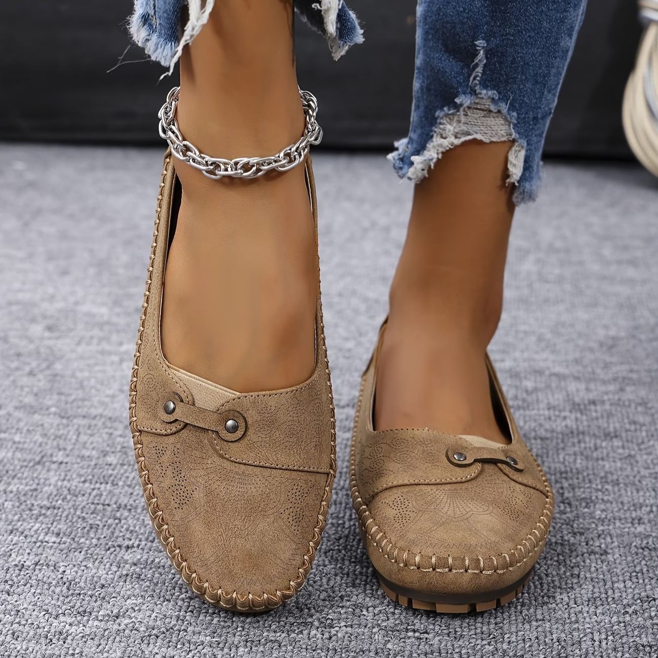 Women's Large Size Retro Lightweight Metal Buckle Decorative Comfortable Soft Loafers