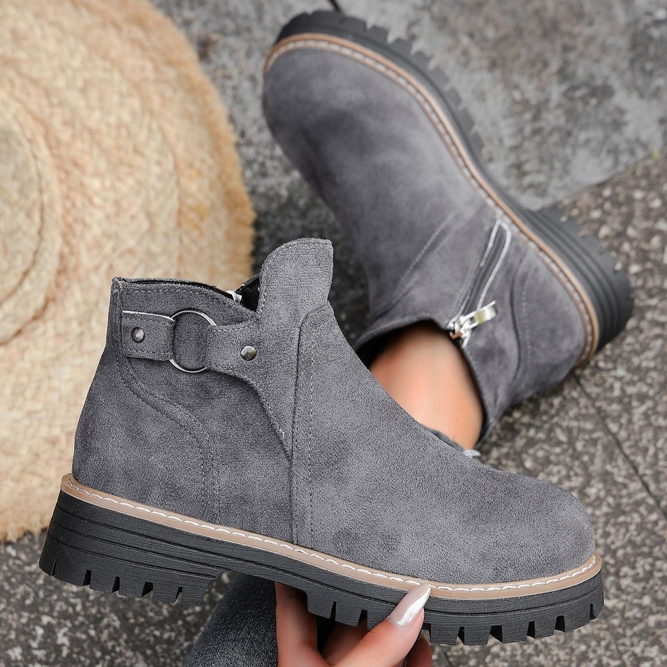 Women's Retro Chelsea Ankle Boots with Elastic Side Panels