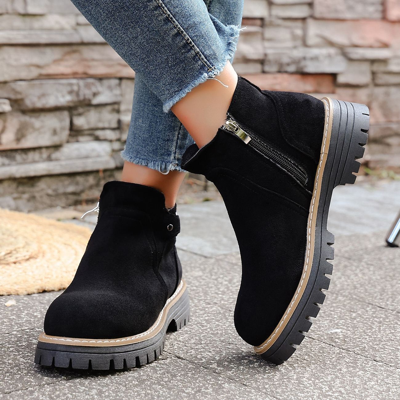 Women's Retro Chelsea Ankle Boots with Elastic Side Panels
