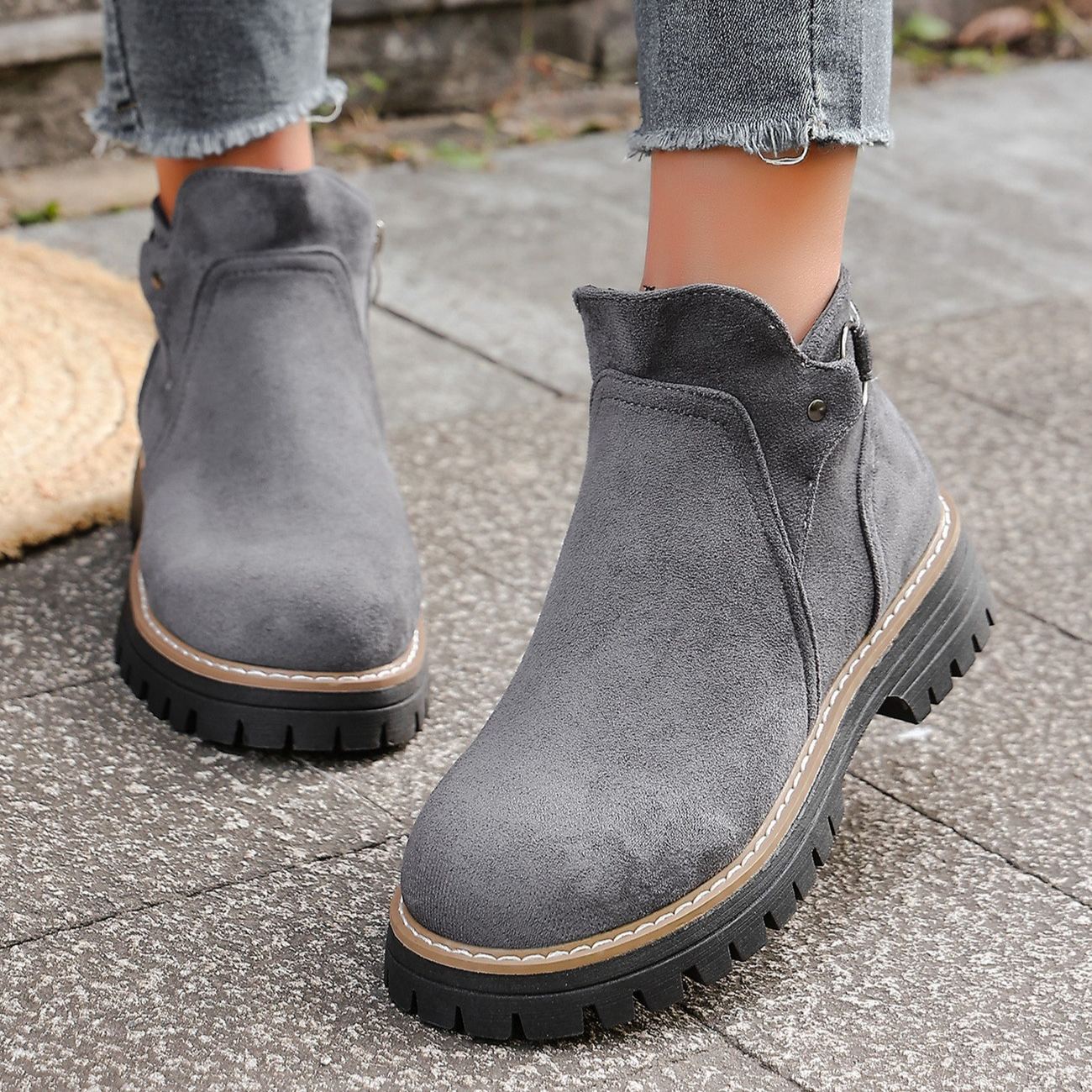 Women's Retro Chelsea Ankle Boots with Elastic Side Panels