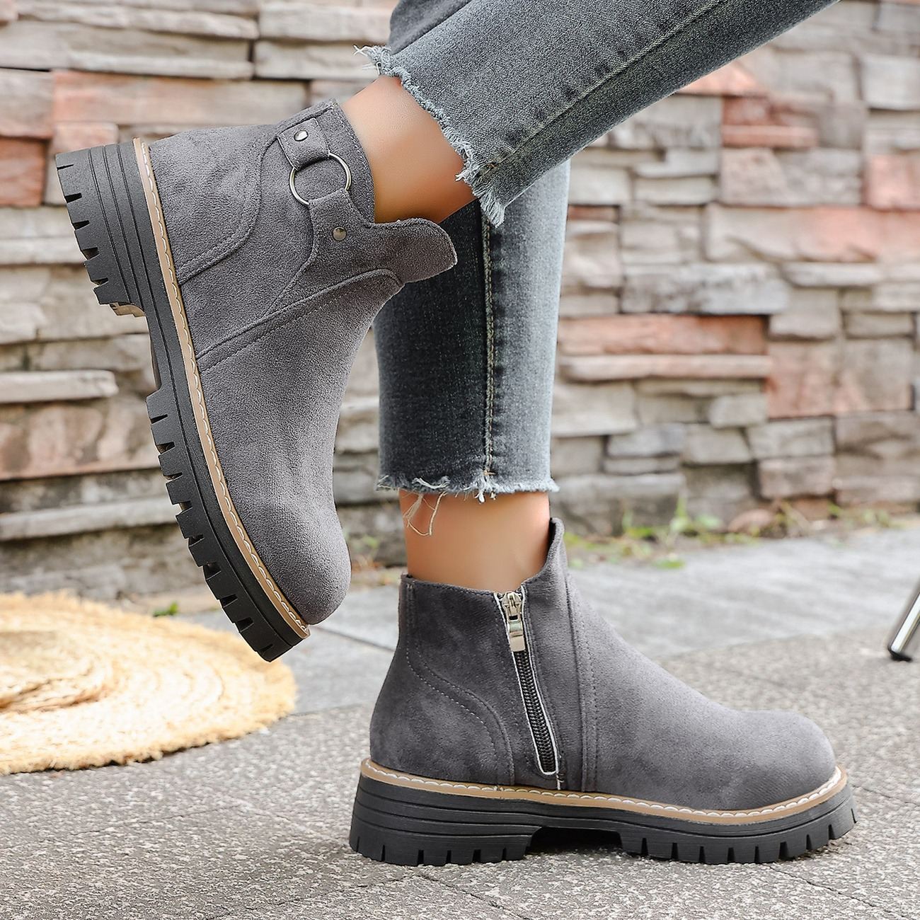 Women's Retro Chelsea Ankle Boots with Elastic Side Panels