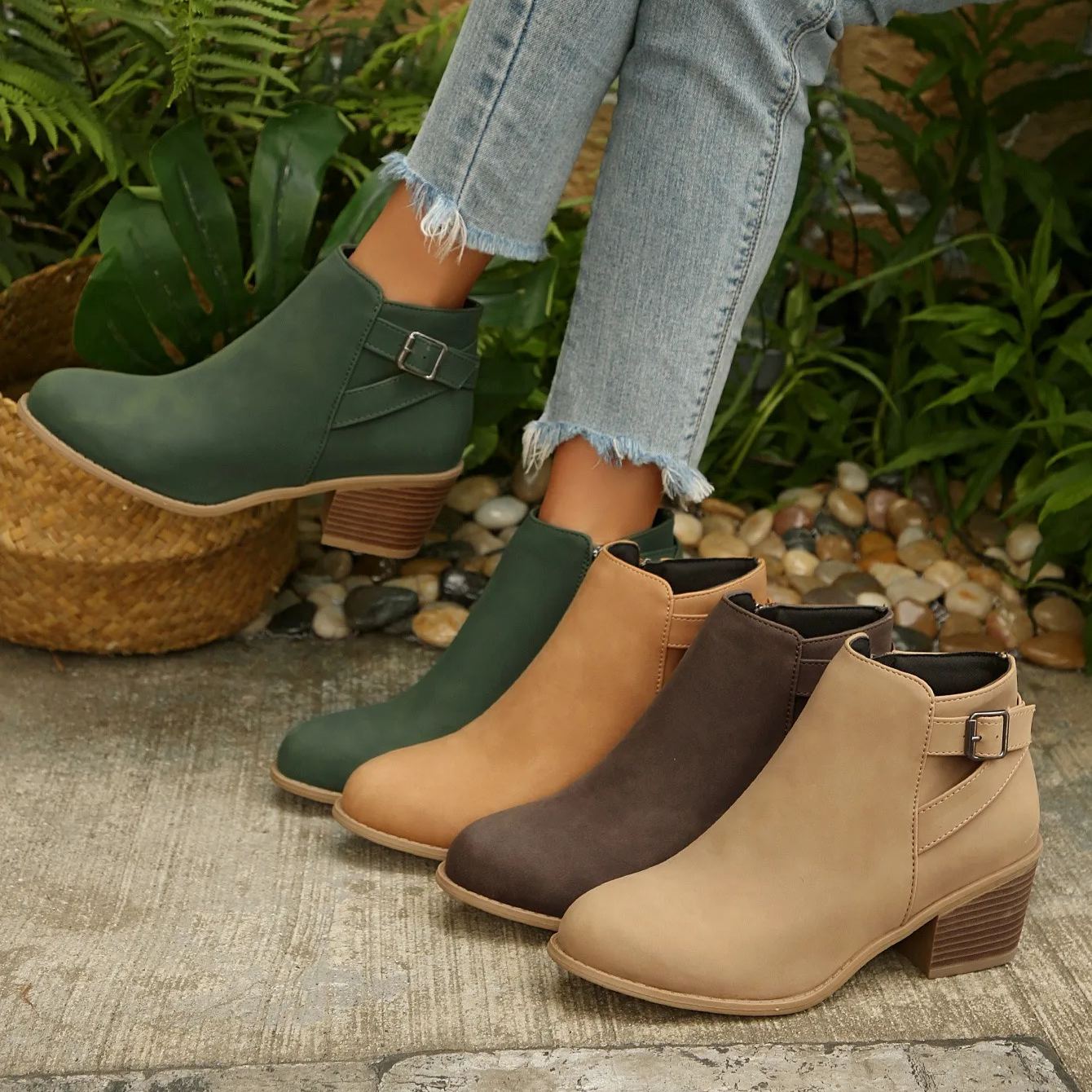 Women's Vintage Pointed Toe Chunky Heel Boots