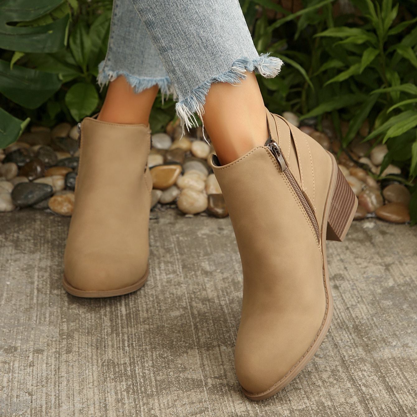 Women's Vintage Pointed Toe Chunky Heel Boots
