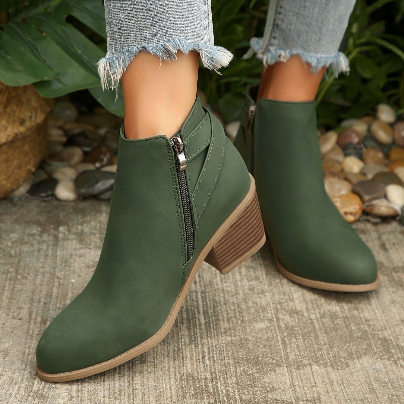 Women's Vintage Pointed Toe Chunky Heel Boots