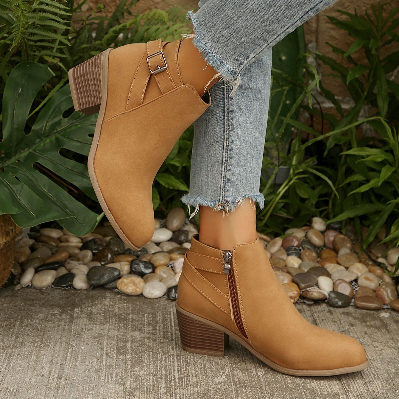 Women's Vintage Pointed Toe Chunky Heel Boots