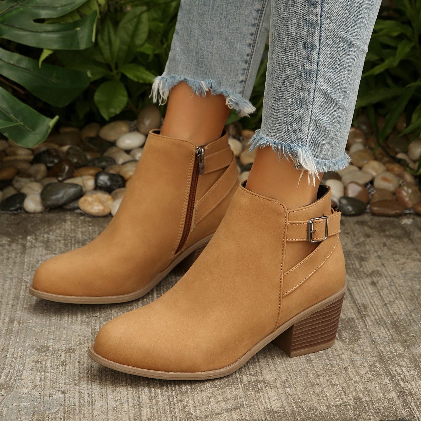Women's Vintage Pointed Toe Chunky Heel Boots