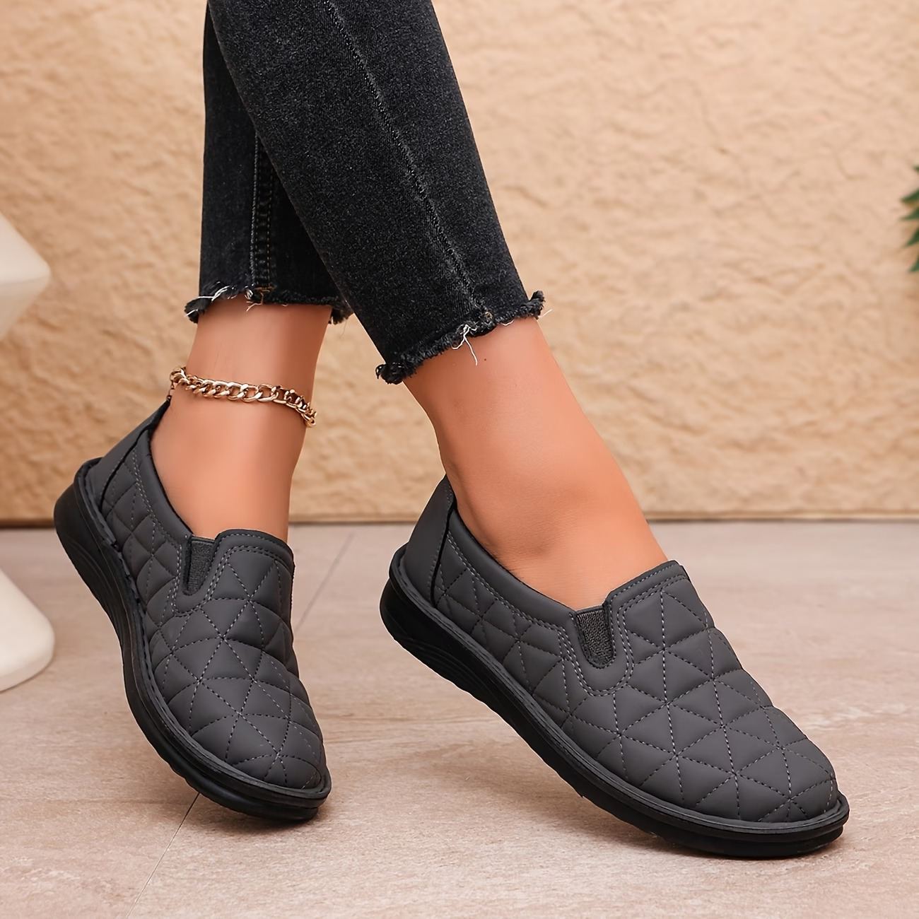 Women's Plus Size Wide Feet Quilted Pattern Slip-On Loafers