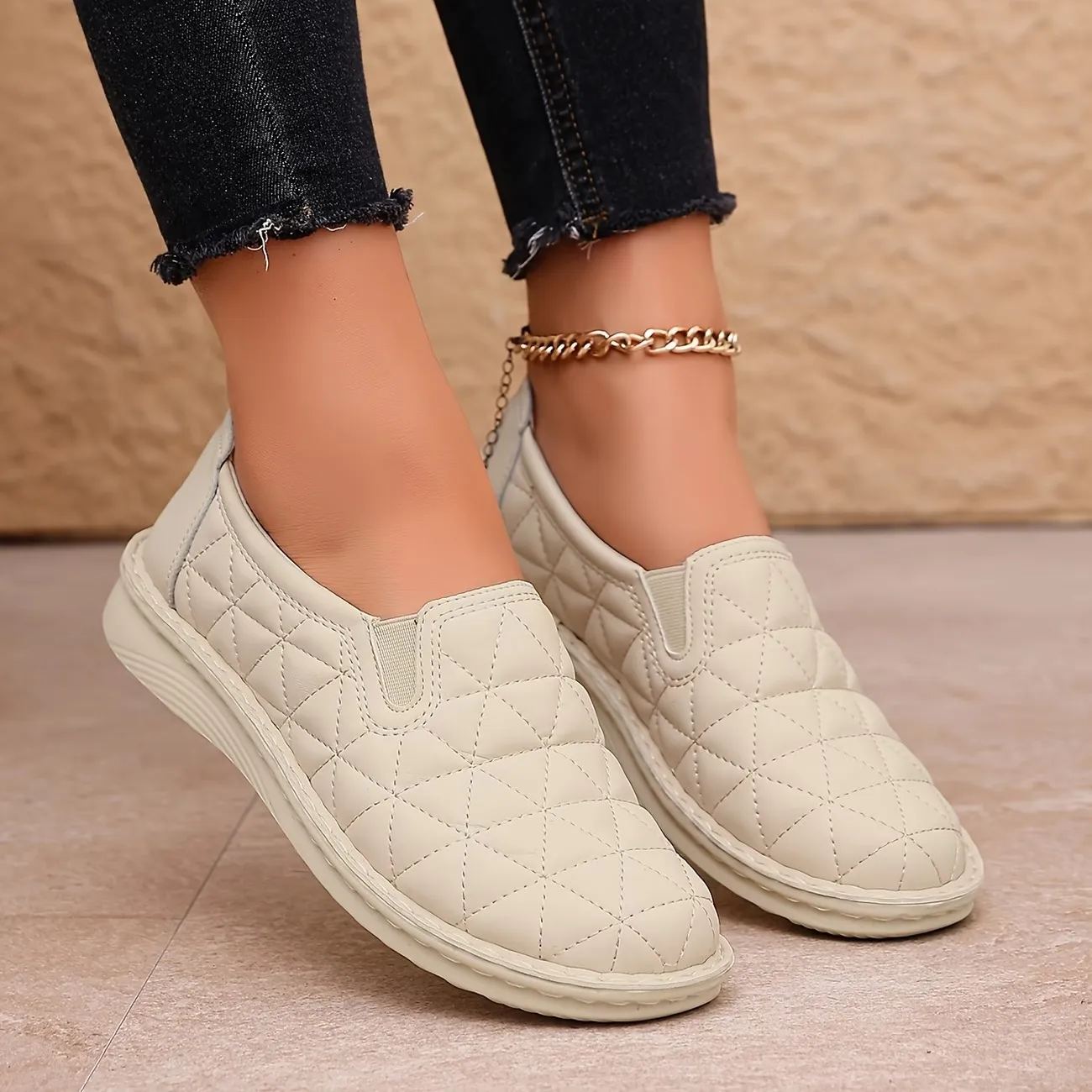 Women's Plus Size Wide Feet Quilted Pattern Slip-On Loafers