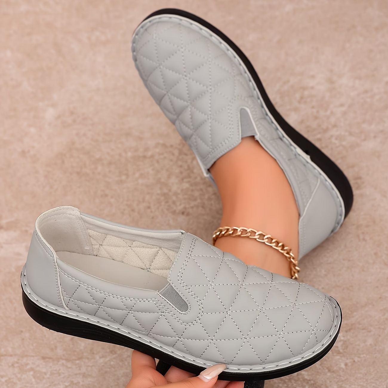 Women's Plus Size Wide Feet Quilted Pattern Slip-On Loafers