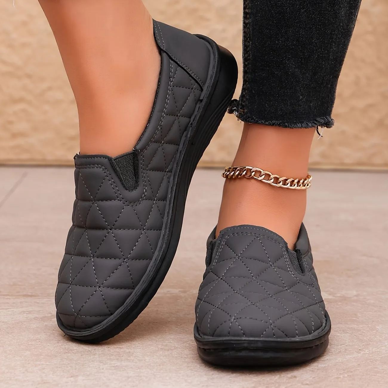Women's Plus Size Wide Feet Quilted Pattern Slip-On Loafers
