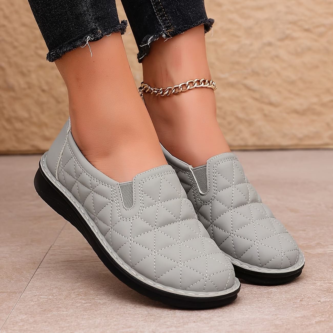 Women's Plus Size Wide Feet Quilted Pattern Slip-On Loafers