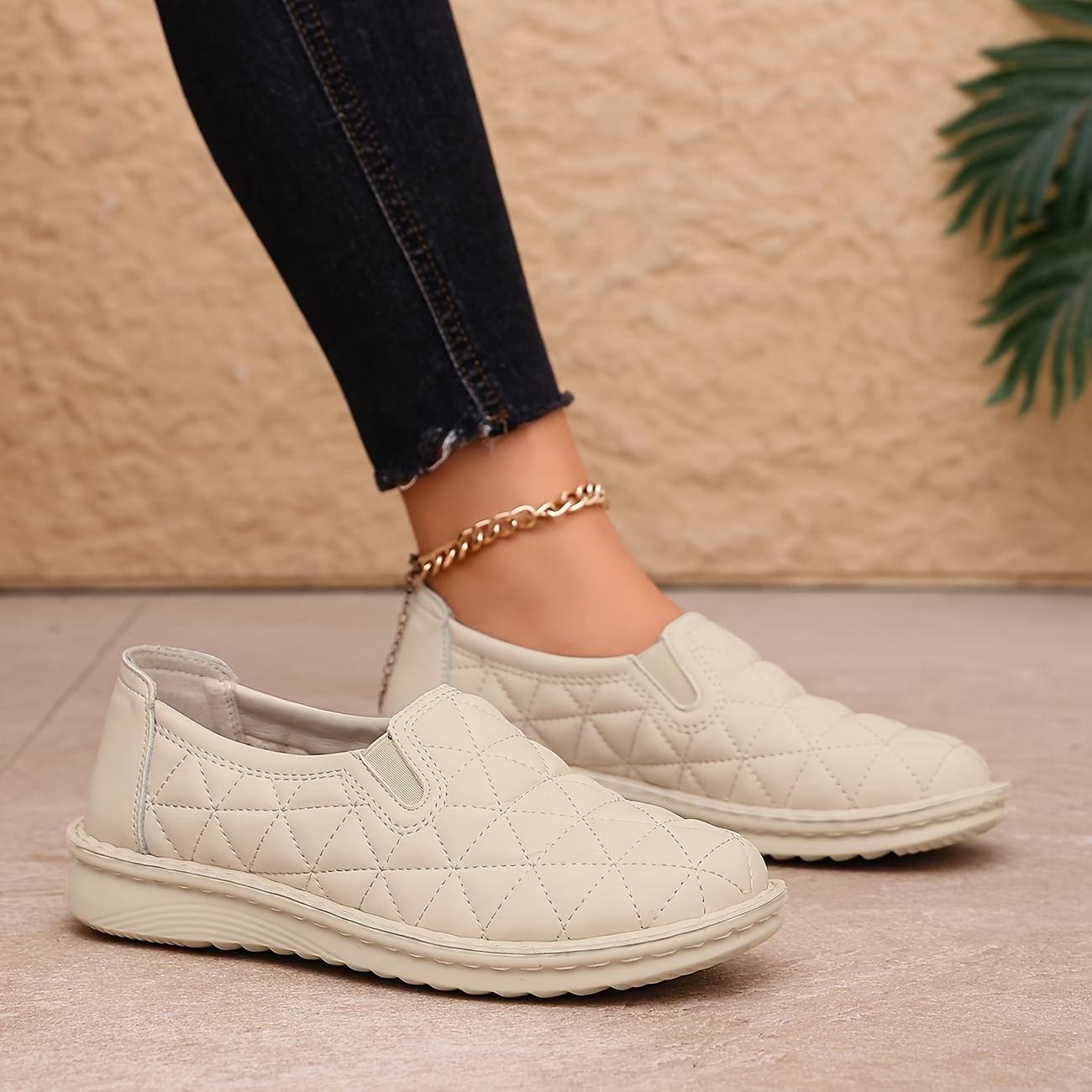 Women's Plus Size Wide Feet Quilted Pattern Slip-On Loafers