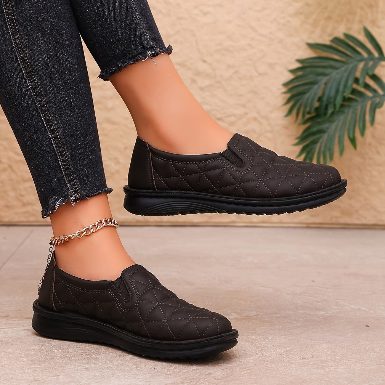 Women's Plus Size Wide Feet Quilted Pattern Slip-On Loafers