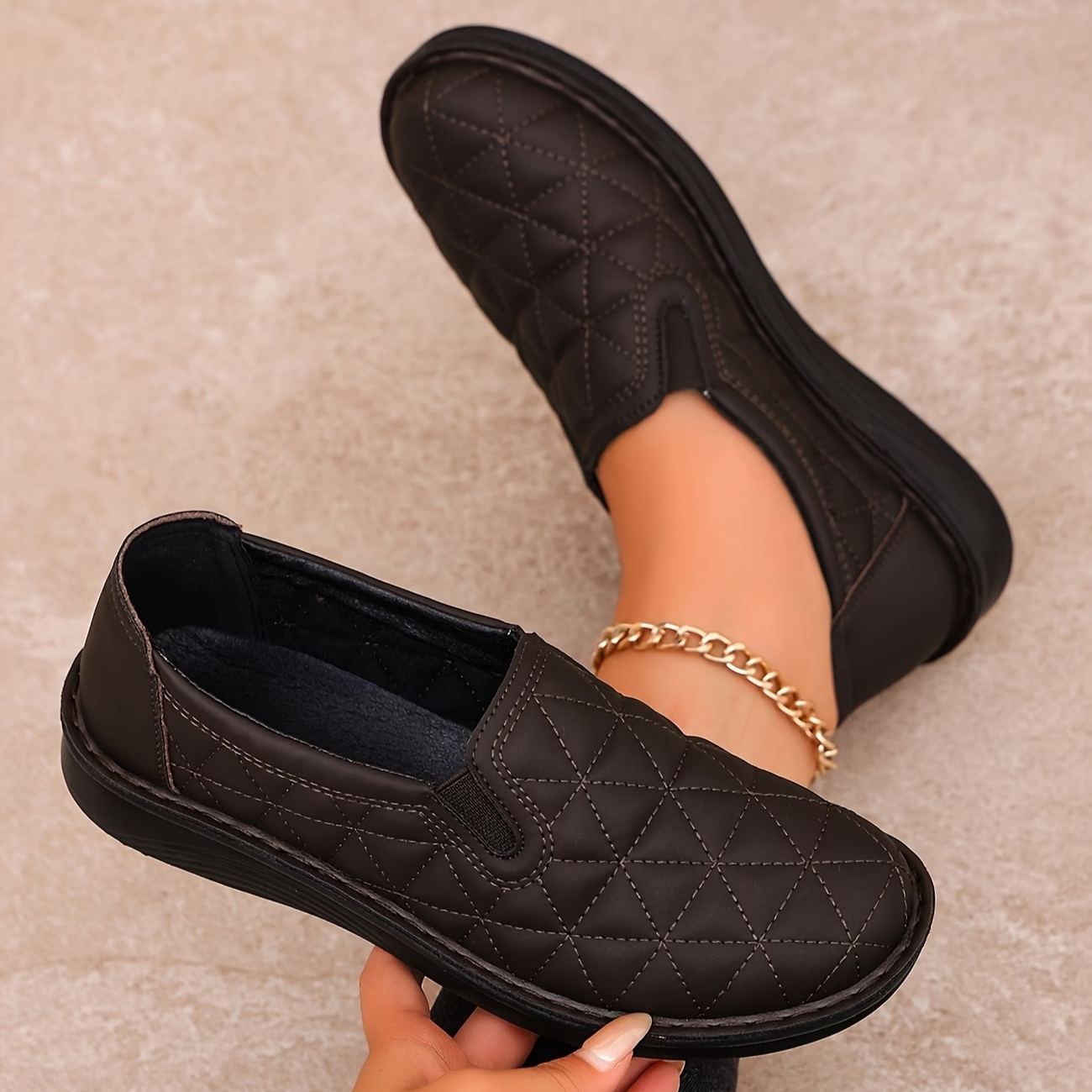 Women's Plus Size Wide Feet Quilted Pattern Slip-On Loafers