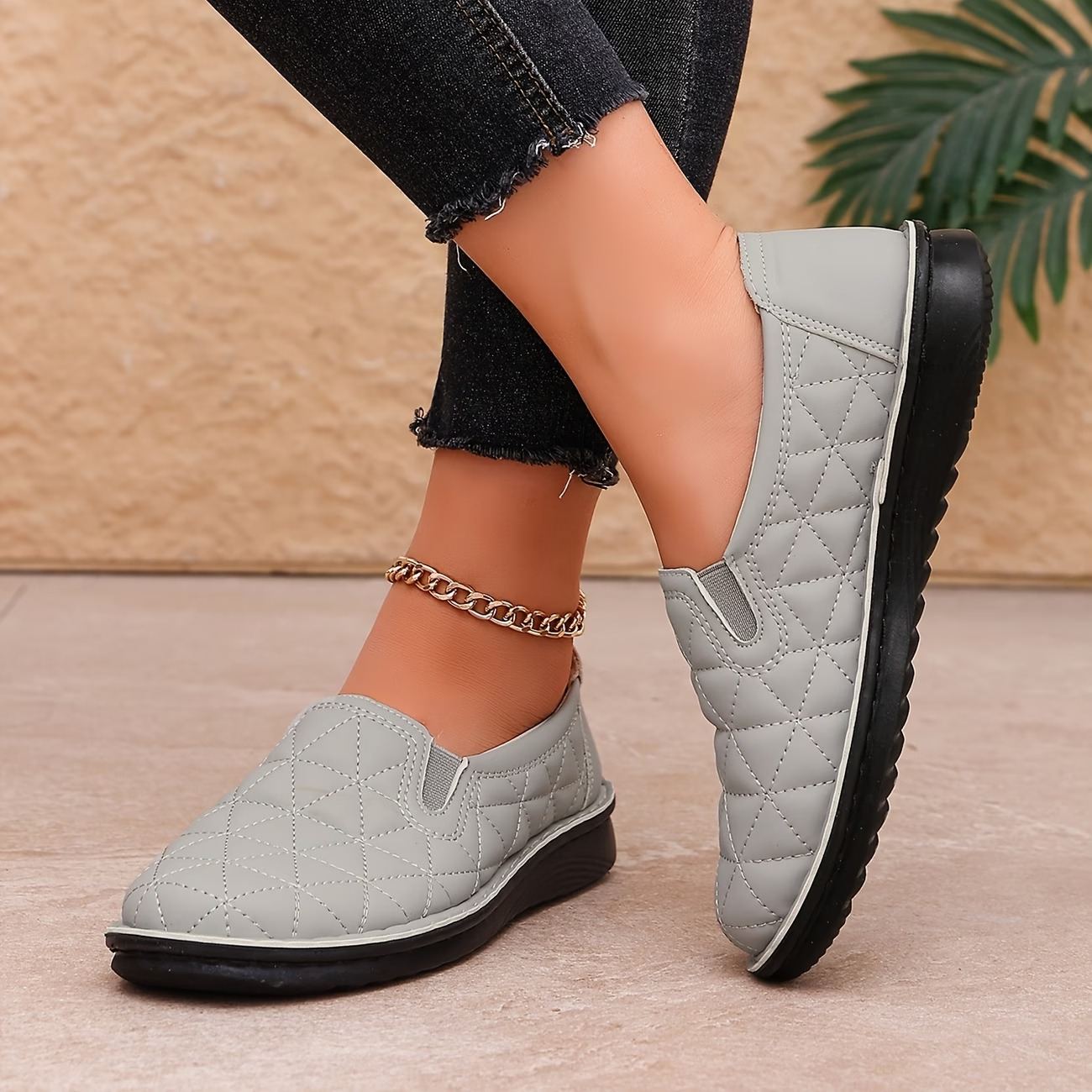 Women's Plus Size Wide Feet Quilted Pattern Slip-On Loafers