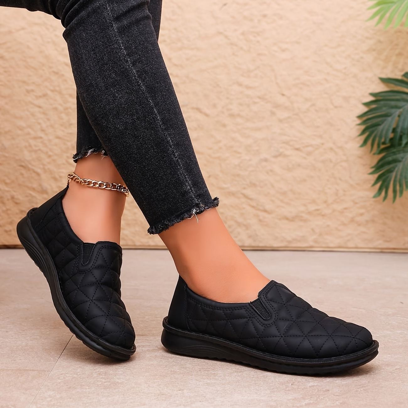 Women's Plus Size Wide Feet Quilted Pattern Slip-On Loafers