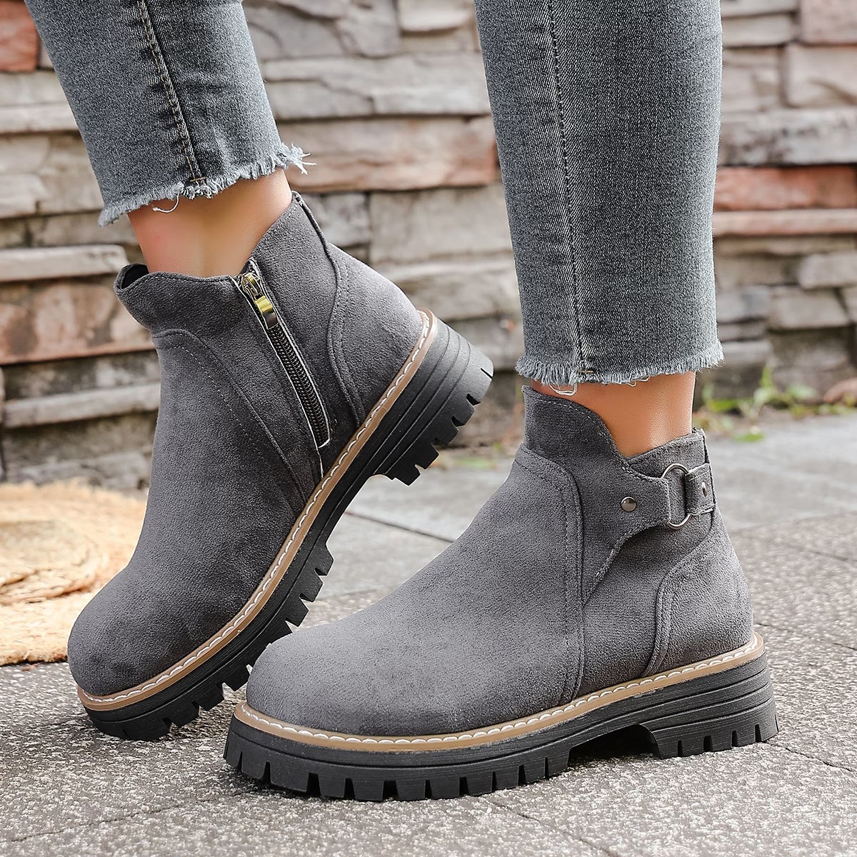 Women's Retro Chelsea Ankle Boots with Elastic Side Panels