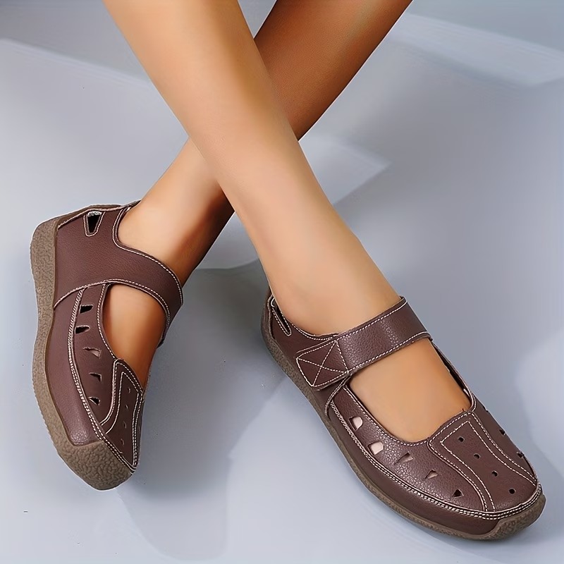 Women's Hollow-Out Fashion Versatile Flat Sandals