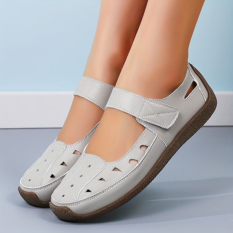 Women's Hollow-Out Fashion Versatile Flat Sandals