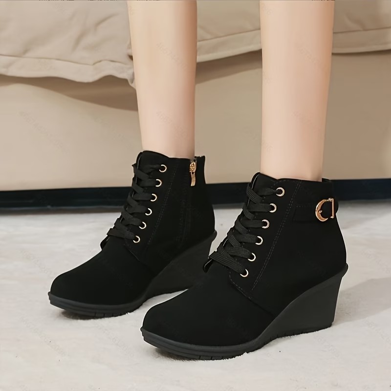  Women's Fashionable High-Top Boots with Wide Buckle