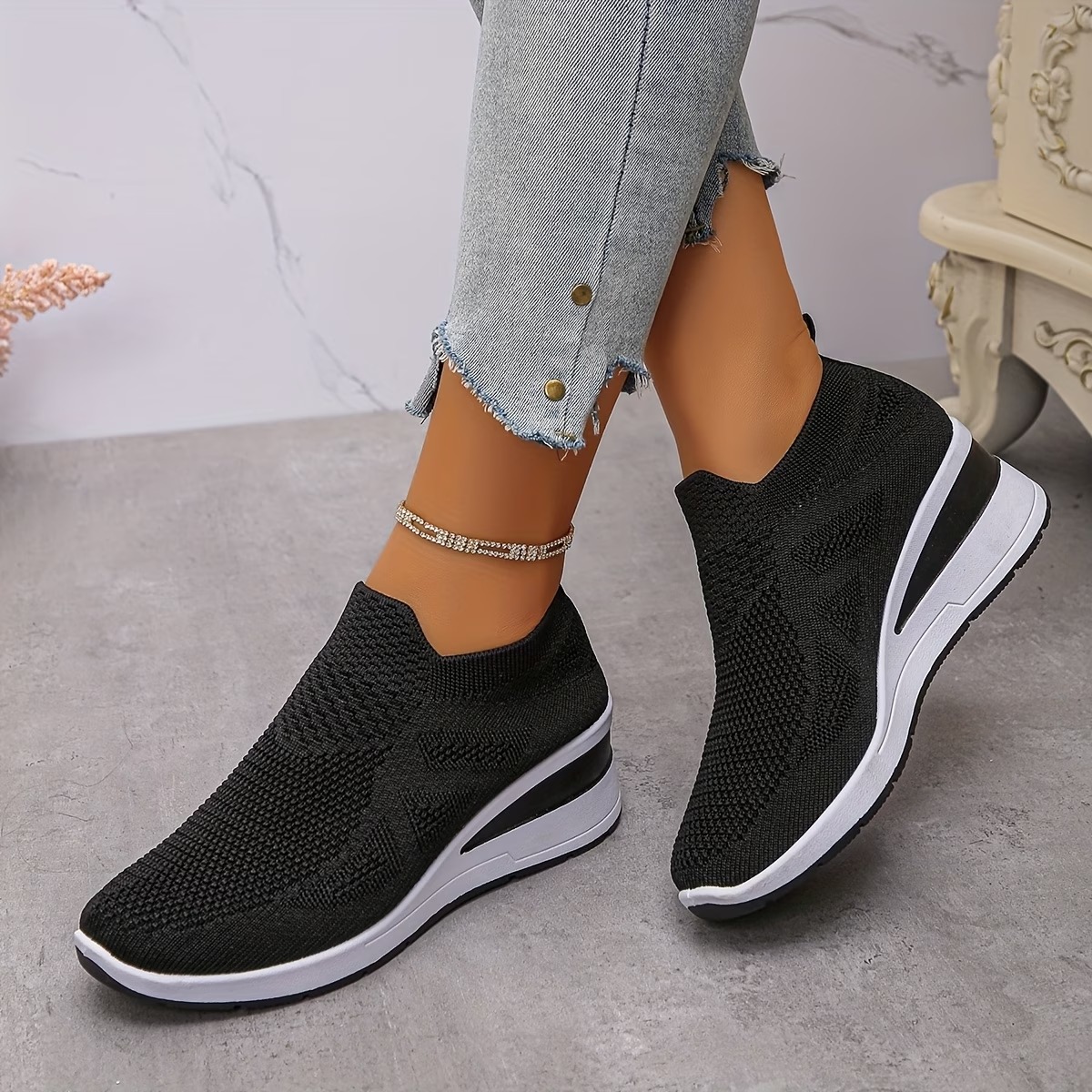 Women's Comfortable and Stylish Slip-on Sneakers