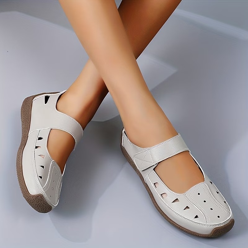 Women's Hollow-Out Fashion Versatile Flat Sandals