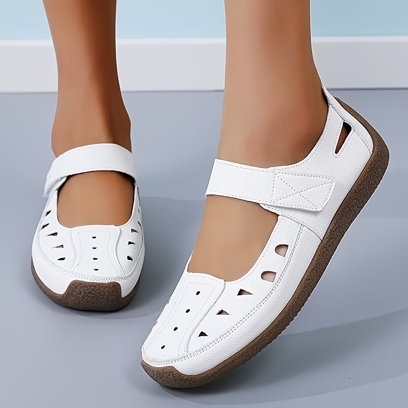 Women's Hollow-Out Fashion Versatile Flat Sandals