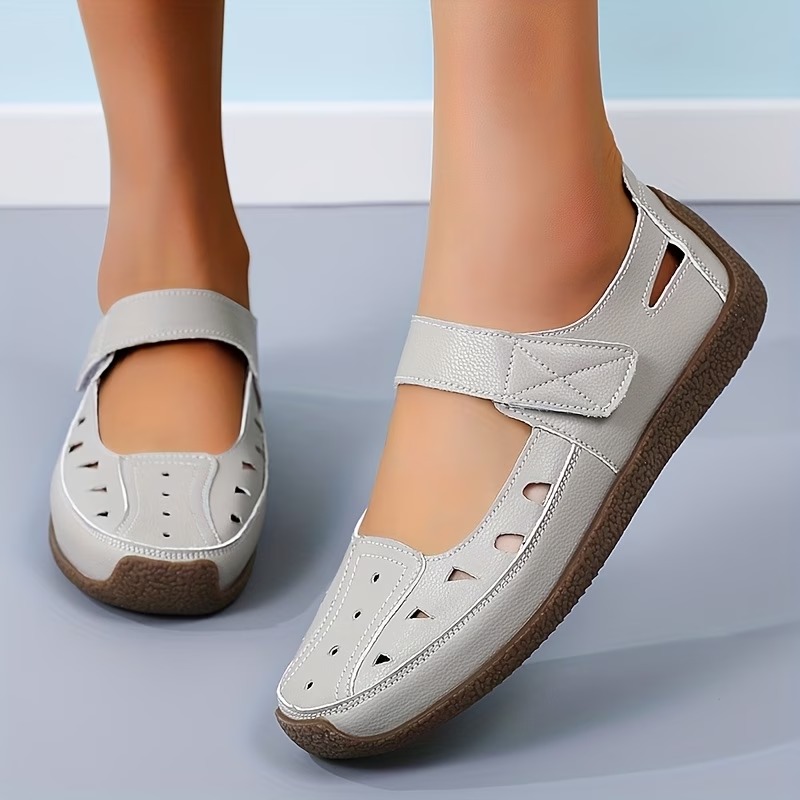 Women's Hollow-Out Fashion Versatile Flat Sandals