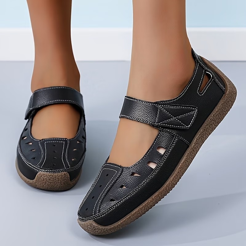 Women's Hollow-Out Fashion Versatile Flat Sandals