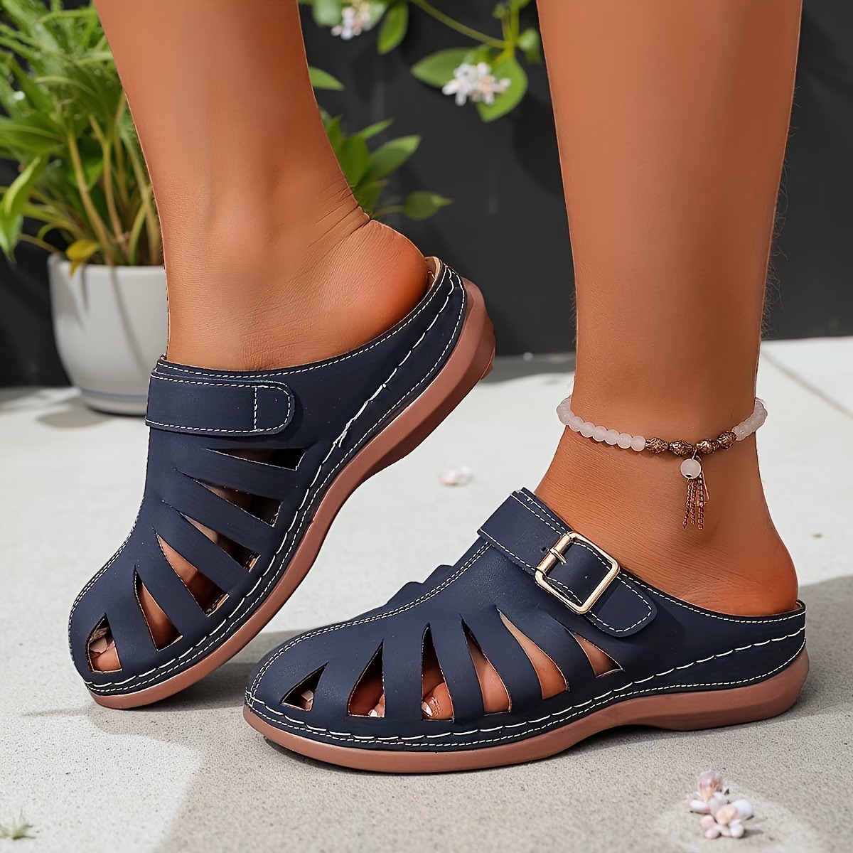 Women's Closed-Toe Stylish and Easy Hollow Design Mules
