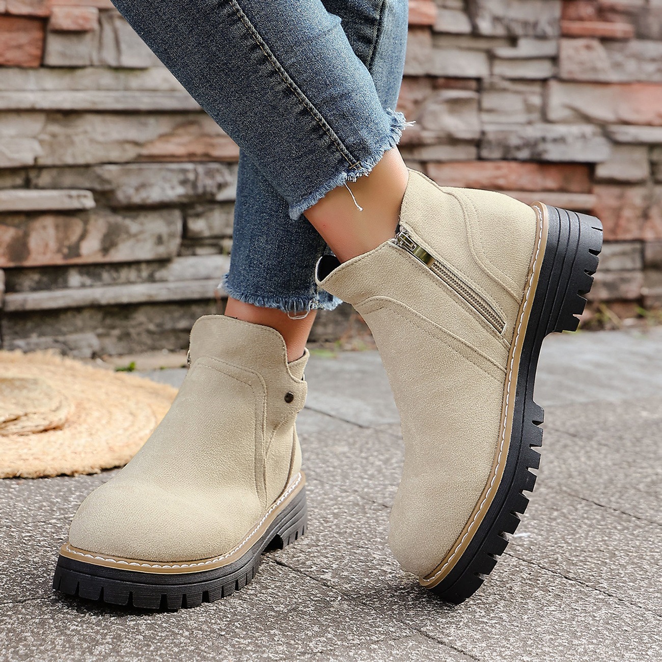 Women's Retro Chelsea Ankle Boots with Elastic Side Panels