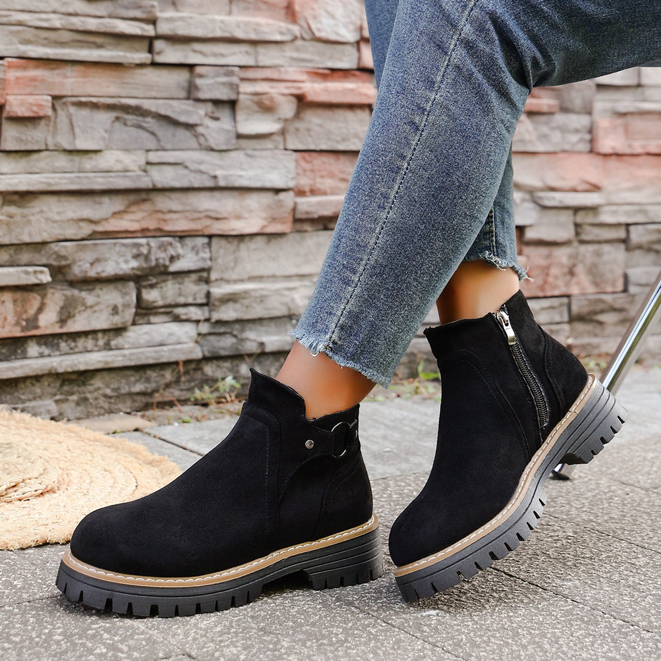 Women's Retro Chelsea Ankle Boots with Elastic Side Panels