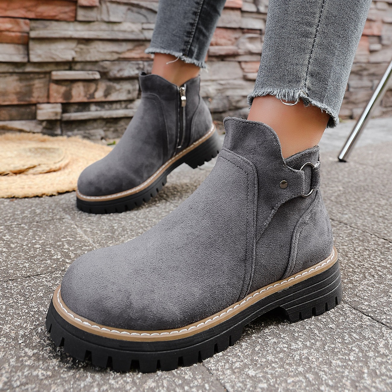 Women's Retro Chelsea Ankle Boots with Elastic Side Panels