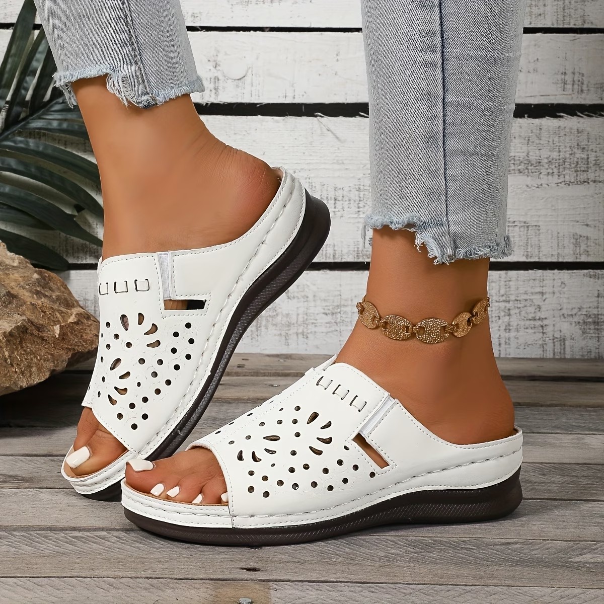 Women's Hollow-out Thick-Soled Breathable Lightweight Sandals