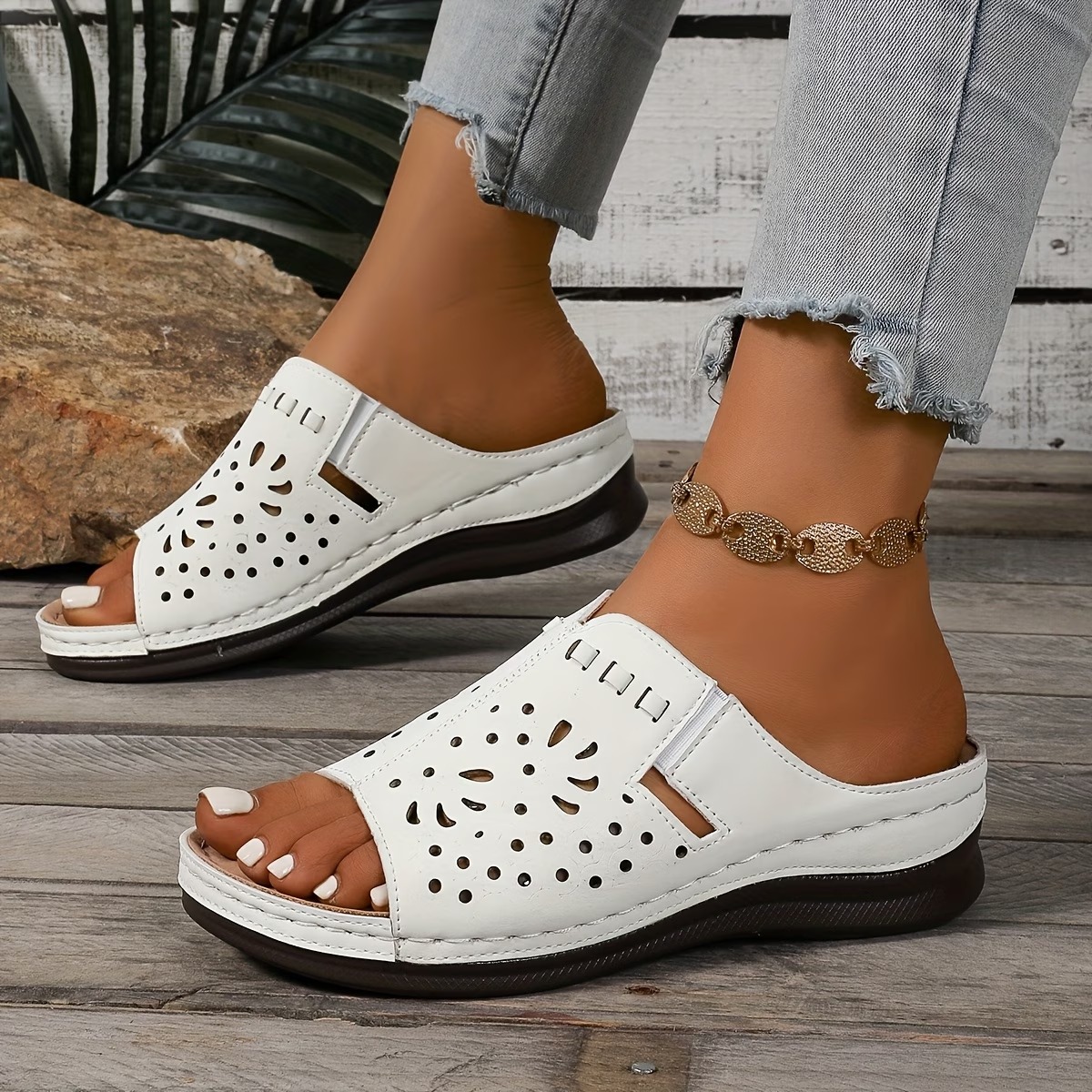 Women's Hollow-out Thick-Soled Breathable Lightweight Sandals