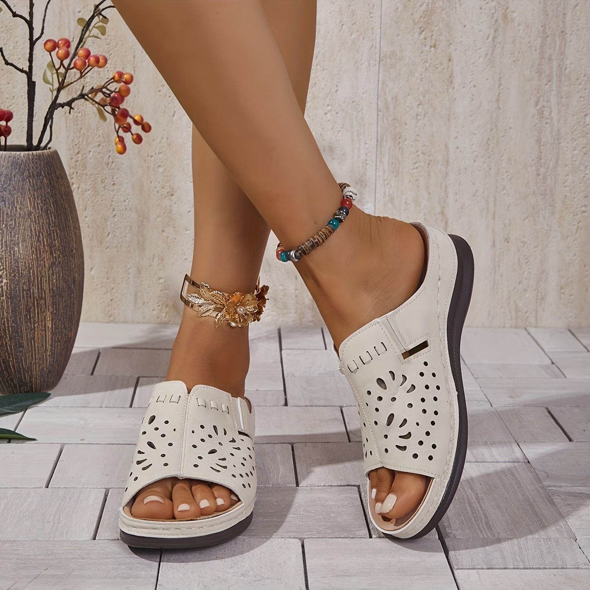 Women's Hollow-out Thick-Soled Breathable Lightweight Sandals
